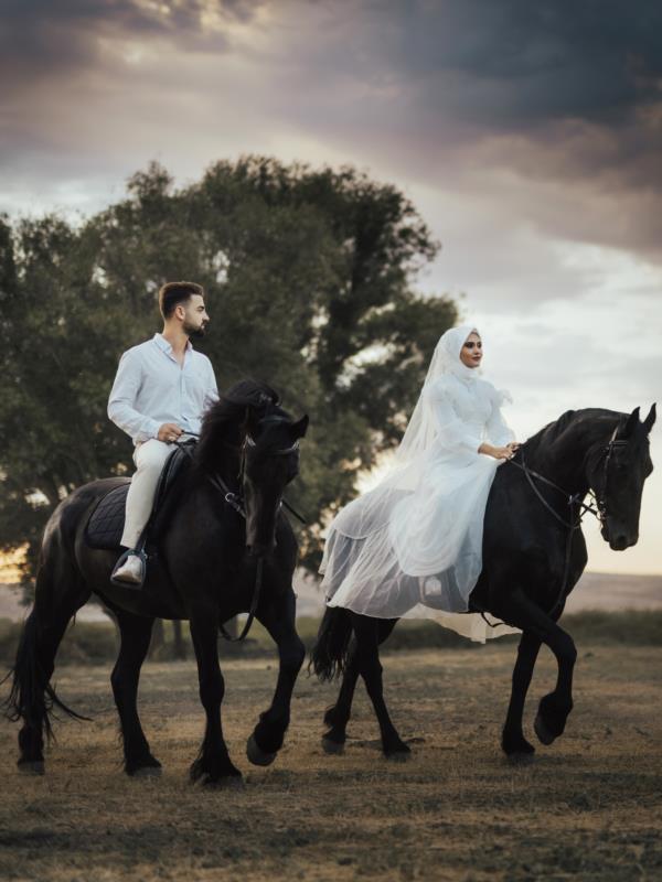 Feyza + Ahmet Kayseri - Fresian Horse